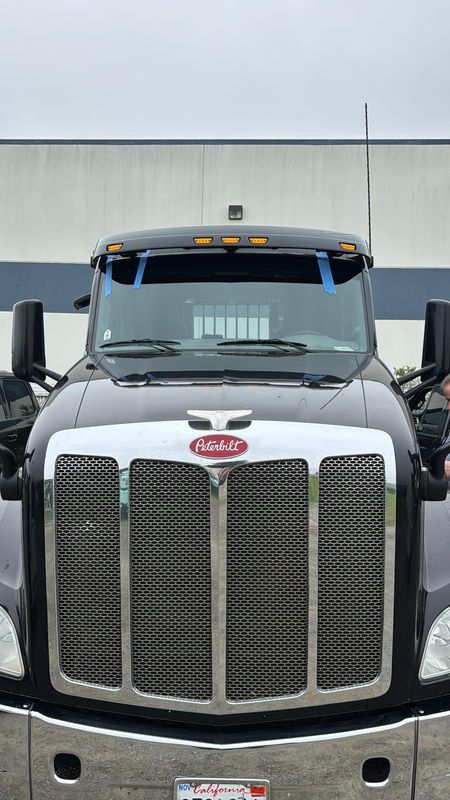 Peterbilt semi-truck windshield replacement — commercial fleet service Scottsdale